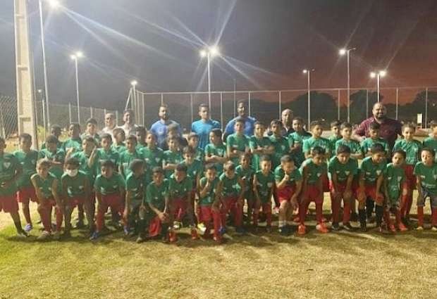 Prefeitura cria escolinha de futebol para crianças carentes, no bairro São Matheus Prefeitura cria escolinha de futebol para crianças carentes, no bairro São Matheus