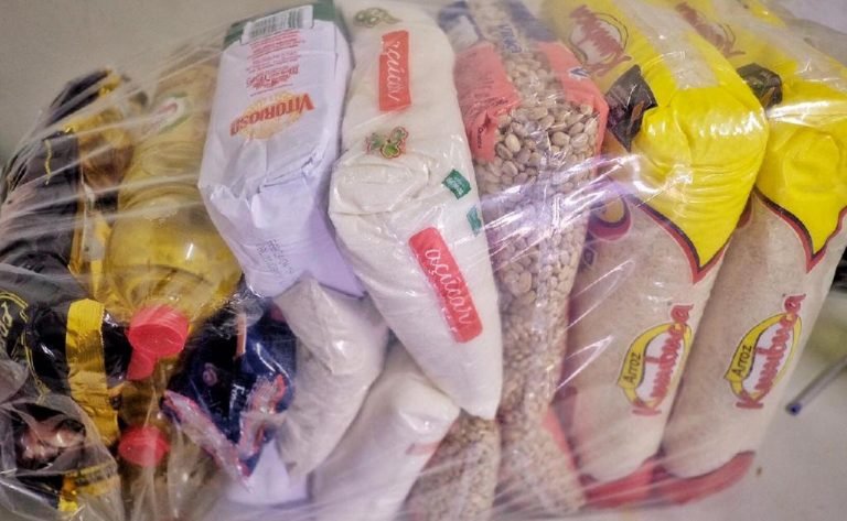 Cesta básica consome, em média, 55% do salário mínimo dos brasileiros Cesta básica consome, em média, 55% do salário mínimo dos brasileiros