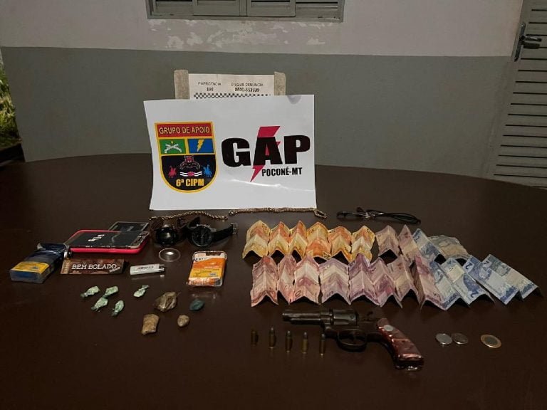 Quadrilha é presa em flagrante com diversas porções de entorpecentes Quadrilha é presa em flagrante com diversas porções de entorpecentes