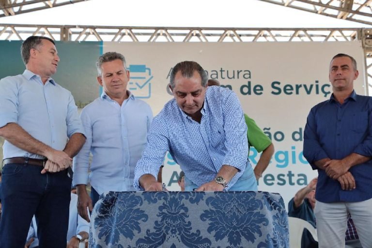 Governo do Estado entrega máquinas e equipamentos para fortalecer agricultura familiar Governo do Estado entrega máquinas e equipamentos para fortalecer agricultura familiar