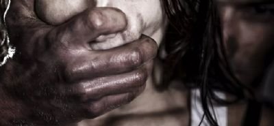 Mulher tenta salvar o filho de ‘salve’ e é estuprada por ‘disciplina’ de facção