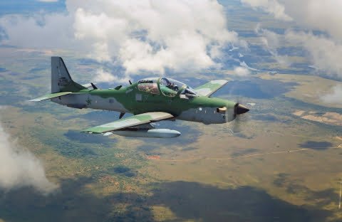 FAB intercepta avião com 500 quilos de cocaína