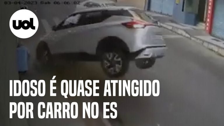 Carro invade em calçada e quase atinge idoso; vídeo mostra o acidente no ES Carro invade em calçada e quase atinge idoso; vídeo mostra o acidente no ES