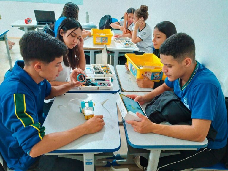 “Ensino de robótica torna aulas mais atrativas e permite desenvolvimento de habilidades criativas”, afirma secretário de Educação