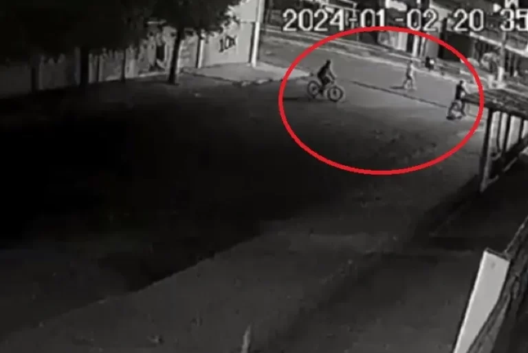 Vídeo: Bandidos tentam roubar celular de delegado e acabam presos