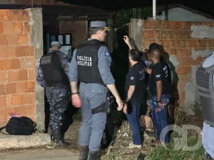 ARMADO COM CALIBRE 38 Com moto roubada, suspeito de 18 anos morre em perseguição ARMADO COM CALIBRE 38 Com moto roubada, suspeito de 18 anos morre em perseguição