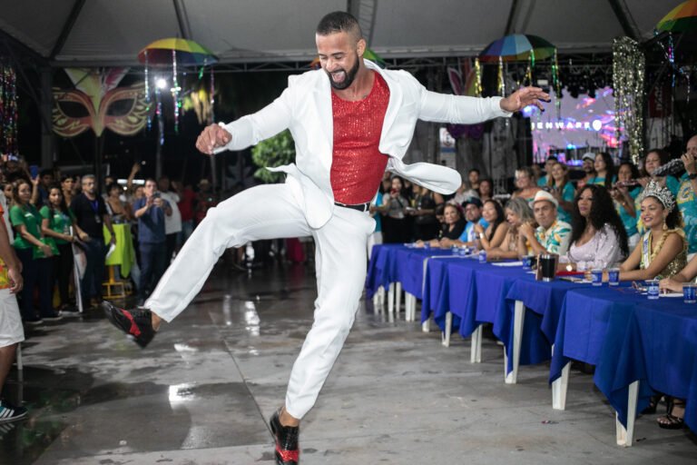 Inclusão, animação e cultura marcam abertura da Folia Cuiabana 2024 na Praça 8 de Abril