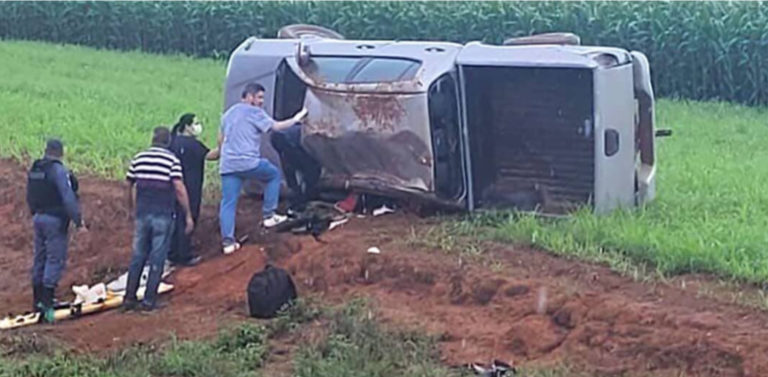 Motorista perde controle e caminhonete capota na rodovia Sorriso-Ubiratã; um ferido