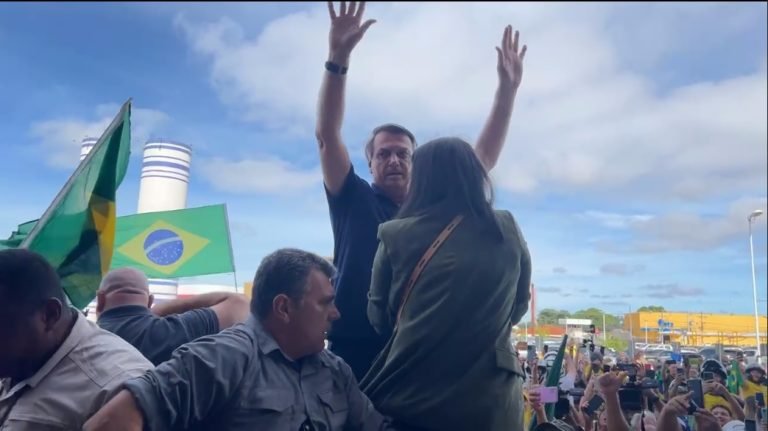 ELEIÇÕES 2024  Bolsonaro chega em Cuiabá e deve oficializar candidaturas de Abilio Brunini, Flávia Moretti e Cláudio Paisagista ELEIÇÕES 2024  Bolsonaro chega em Cuiabá e deve oficializar candidaturas de Abilio Brunini, Flávia Moretti e Cláudio Paisagista