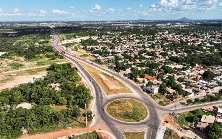 Picape S10, com carretinha, é usada para furto de grama da Avenida Contorno Leste; Prejuízo é de R$ 950 mil Picape S10, com carretinha, é usada para furto de grama da Avenida Contorno Leste; Prejuízo é de R$ 950 mil