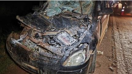 NA BR-163 Acidente entre Fox e carreta deixa um homem gravemente ferido