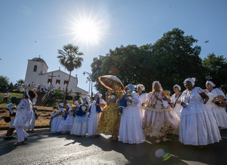 8ª Lavagem das Escadarias da Igreja do Rosário e São Benedito promove mensagem de paz entre os povos