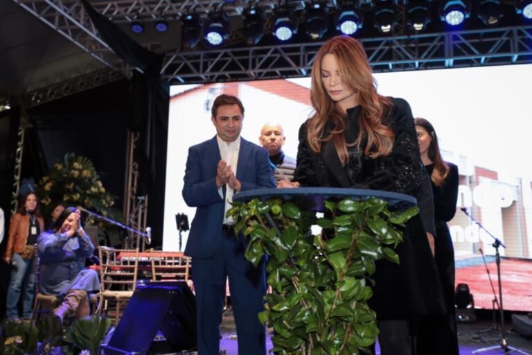 SER FAMÍLIA HABITAÇÃO Em Juína, primeira-dama de MT participa da entrega de casas e do anúncio de novas unidades habitacionais SER FAMÍLIA HABITAÇÃO Em Juína, primeira-dama de MT participa da entrega de casas e do anúncio de novas unidades habitacionais