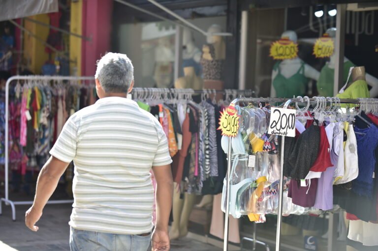 Procon-MT alerta sobre golpes e violência financeira contra idosos Procon-MT alerta sobre golpes e violência financeira contra idosos