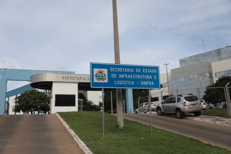 Sinfra acelera obras de contenção no paredão da Serra de Deciolândia; pista está segura Sinfra acelera obras de contenção no paredão da Serra de Deciolândia; pista está segura
