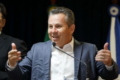 BRINCADEIRA TEM HORA Mauro compara chance de implantação do VLT com neve em Cuiabá e chegada do ‘papai noel’ BRINCADEIRA TEM HORA Mauro compara chance de implantação do VLT com neve em Cuiabá e chegada do ‘papai noel’