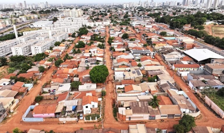 Prefeito Emanuel Pinheiro lança obra de pavimentação do bairro 8 de Abril, às 8h30, de sexta-feira (5) Prefeito Emanuel Pinheiro lança obra de pavimentação do bairro 8 de Abril, às 8h30, de sexta-feira (5)