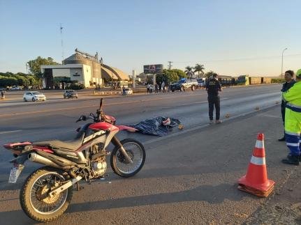 NA MADRUGADA Motociclista morre após ser atropelado por carreta na BR-163