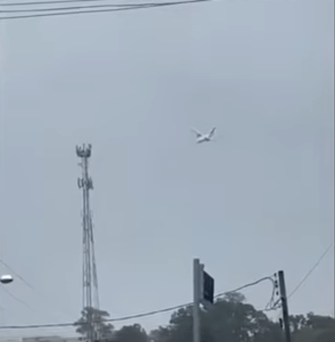 Parecia que estava caindo na minha casa, diz moradora sobre queda de avião Parecia que estava caindo na minha casa, diz moradora sobre queda de avião