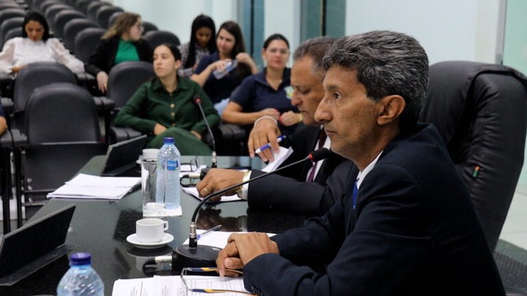 Resumo da 13ª Sessão Legislativa Ordinária da Câmara Municipal de Querência: Aprovação de planos de cargos para ACS e ACE e loteamentos
