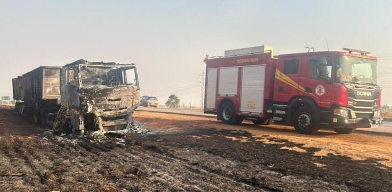 No mesmo dia, duas carretas pegam fogo em rodovias de Mato Grosso