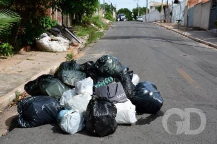 ‘Tem até dia 30 para fazer a limpeza geral’, diz secretário sobre coleta de lixo